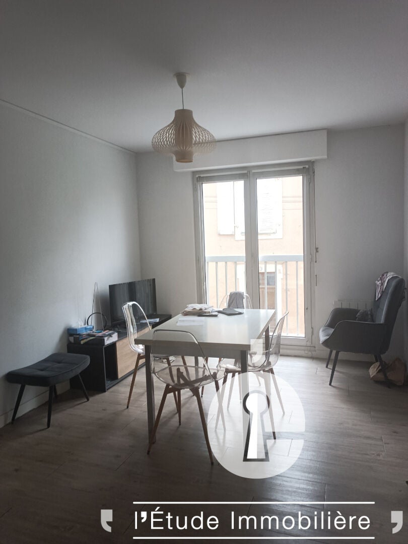 Flat Quai d'Avesnières in Laval