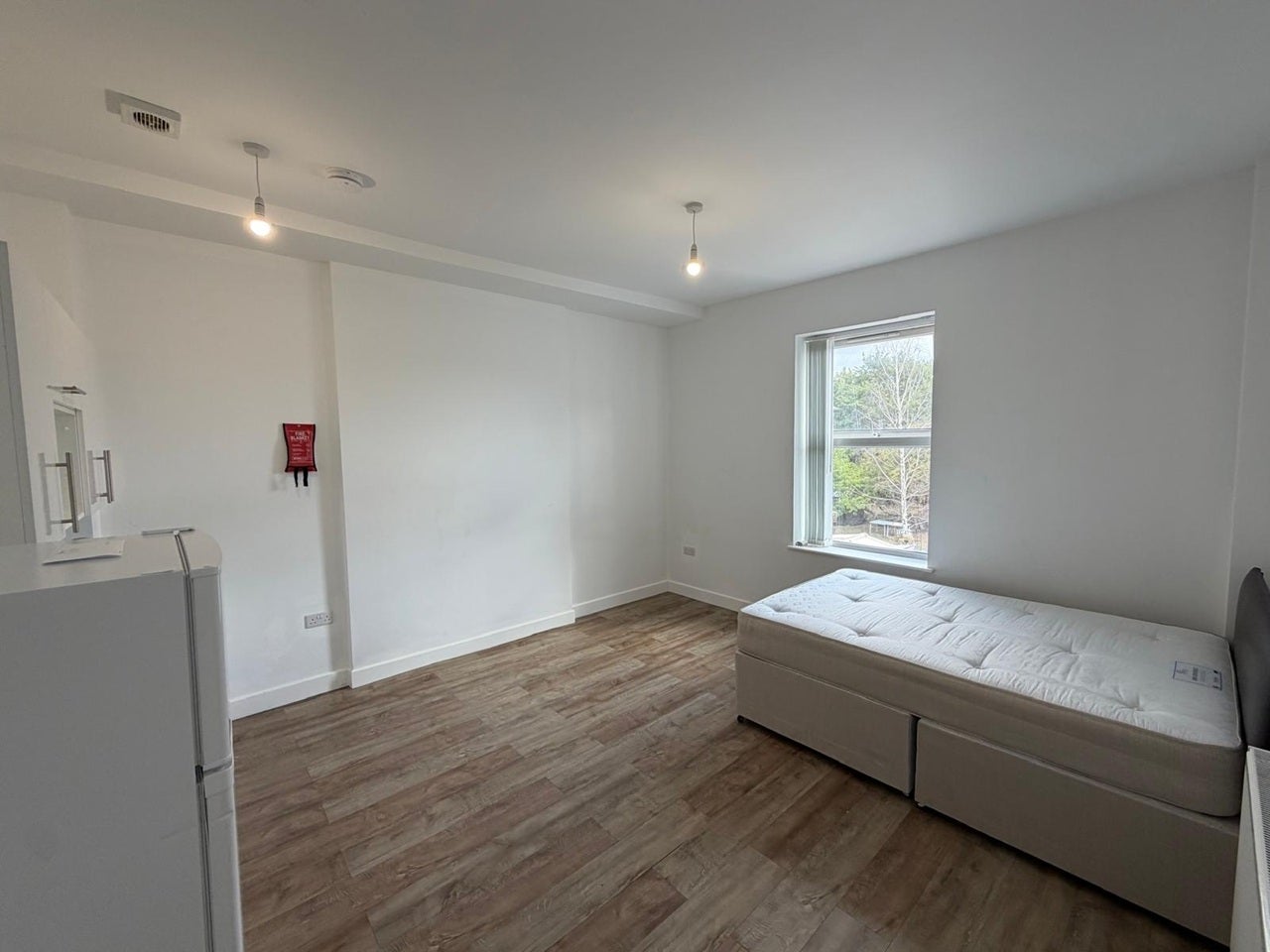 Flat Freeland Road in Greater London