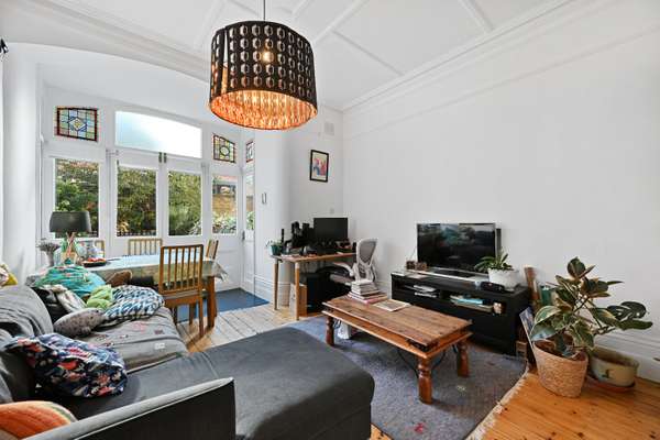 Flat Stonor Road in Greater London