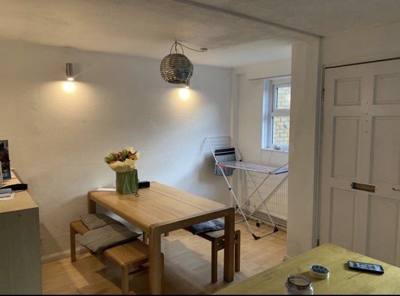 Room Brownlow Road in Greater London