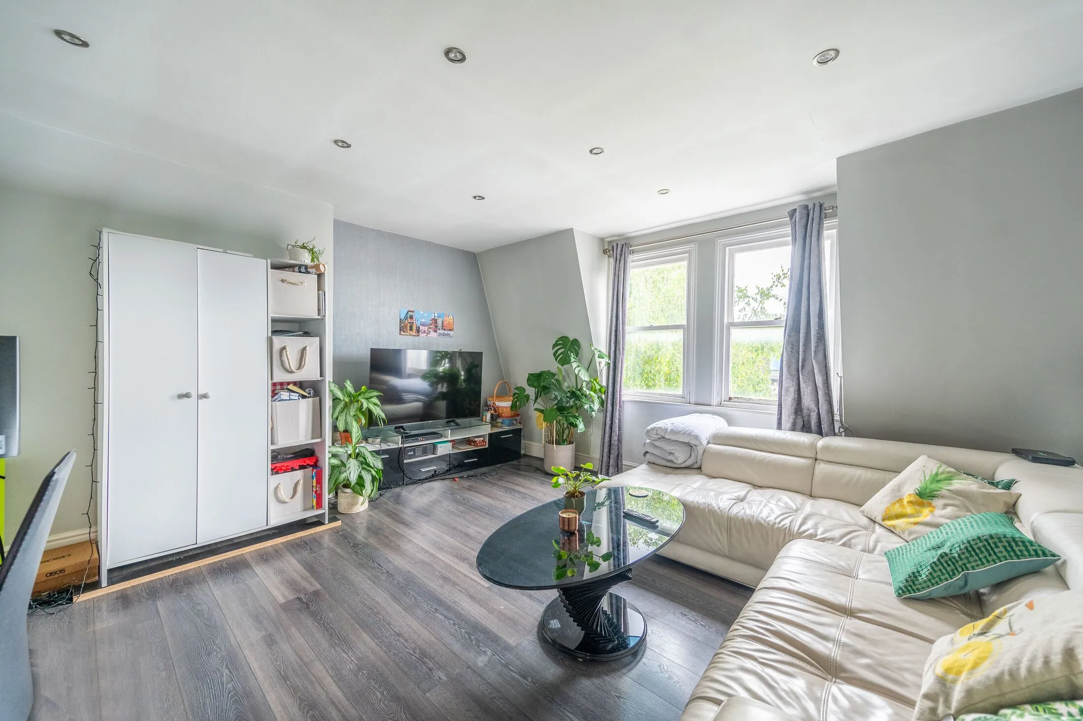 Flat Hofland Road in Greater London