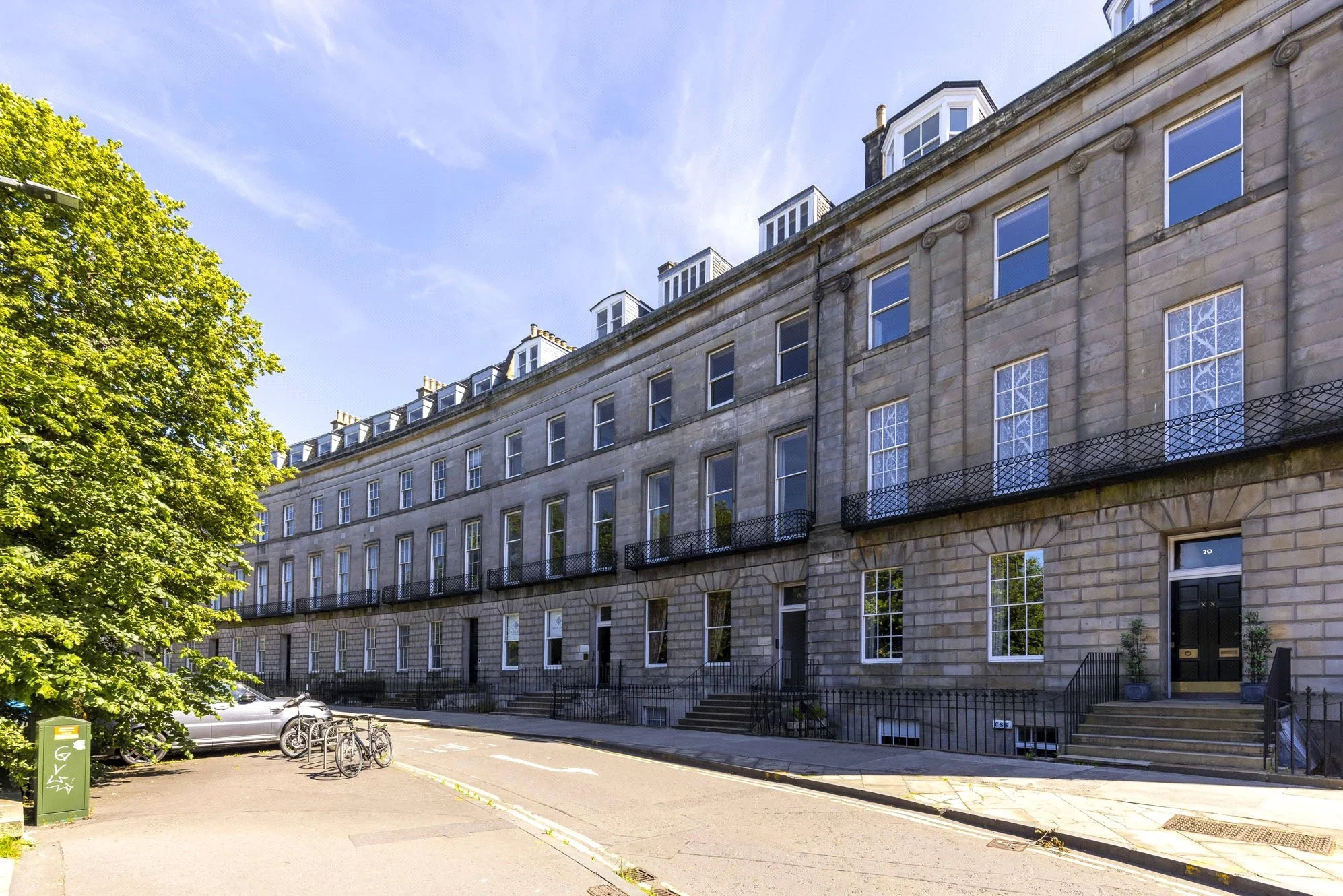Flat Atholl Crescent in City of Edinburgh