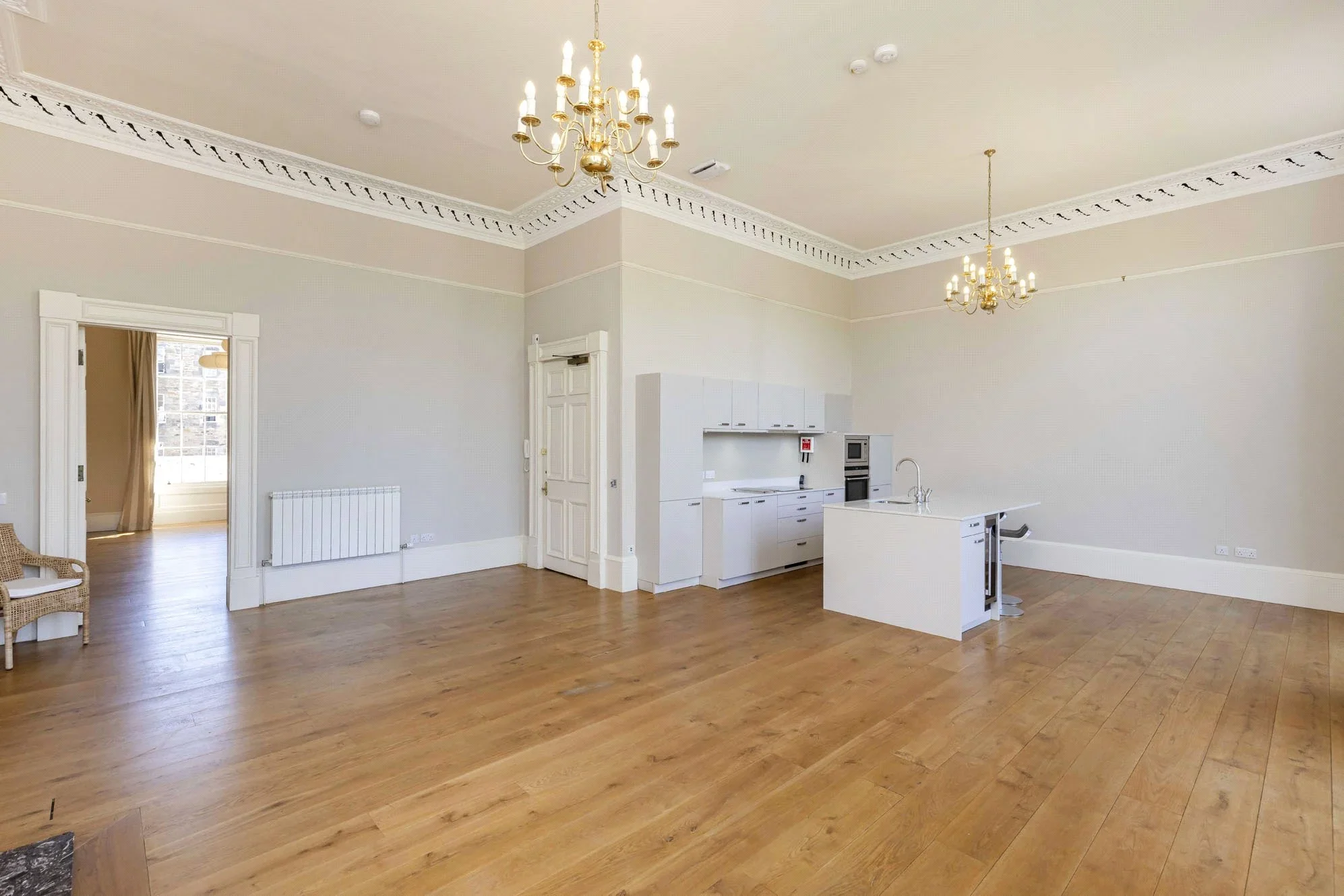 Flat Atholl Crescent in City of Edinburgh