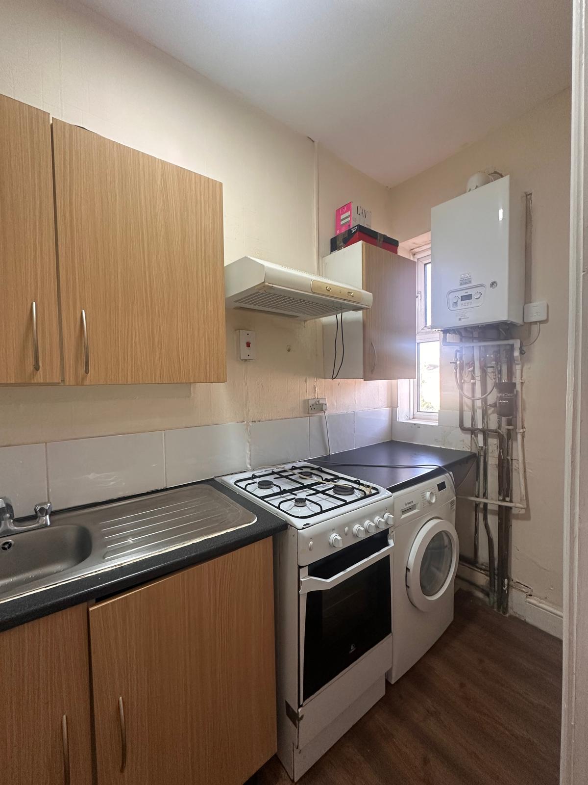 Flat Broomhill Road in Greater London