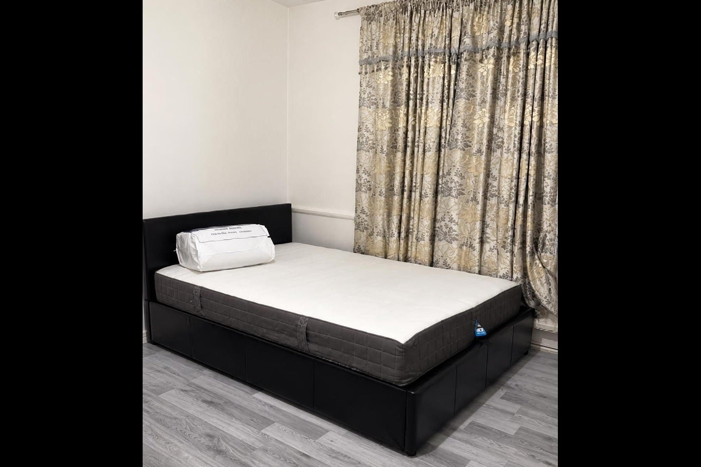 Room Camberwell Road in Greater London