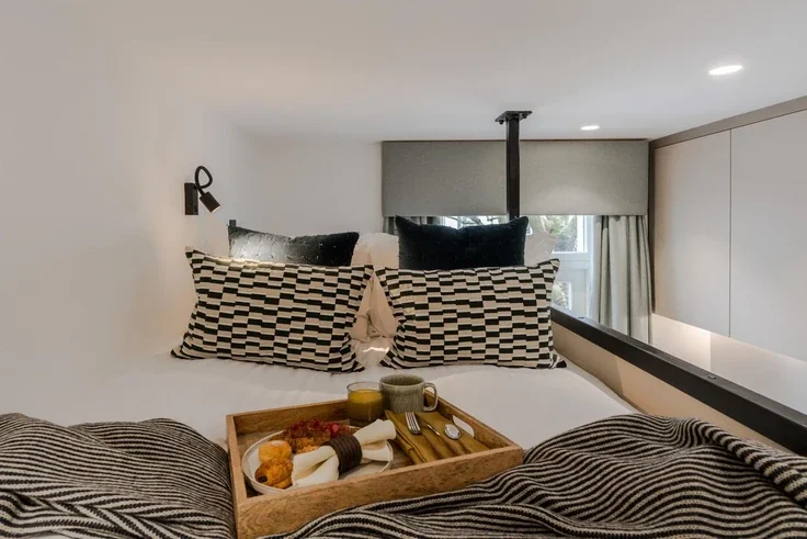 Flat Marloes Road in Greater London