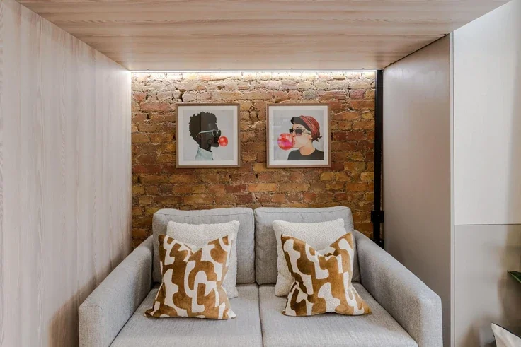 Flat Marloes Road in Greater London