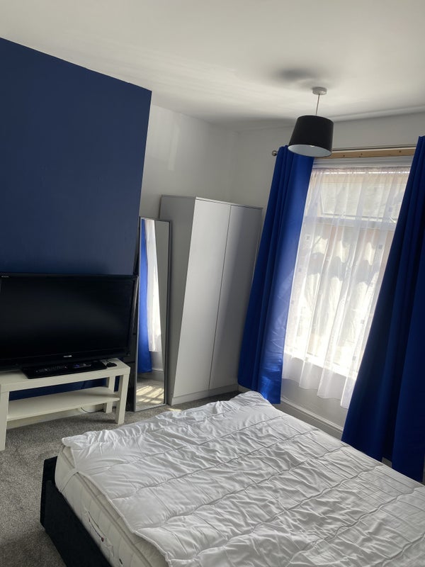 Room Wellesley Road in Ipswich