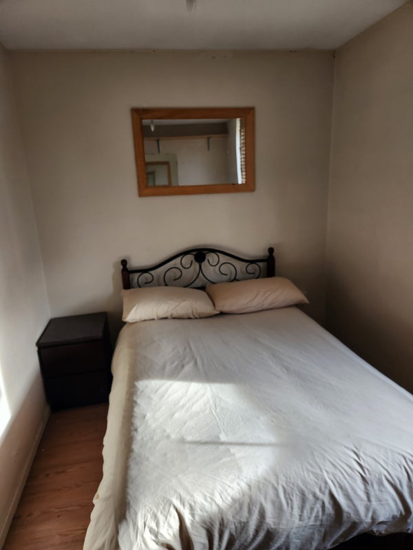 Room Disraeli Close in Greater London