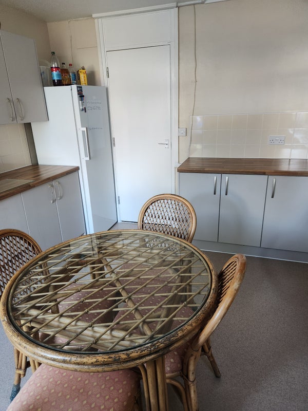 Room Disraeli Close in Greater London