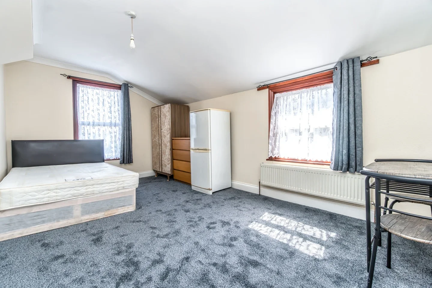 Room Mildenhall Road in Greater London