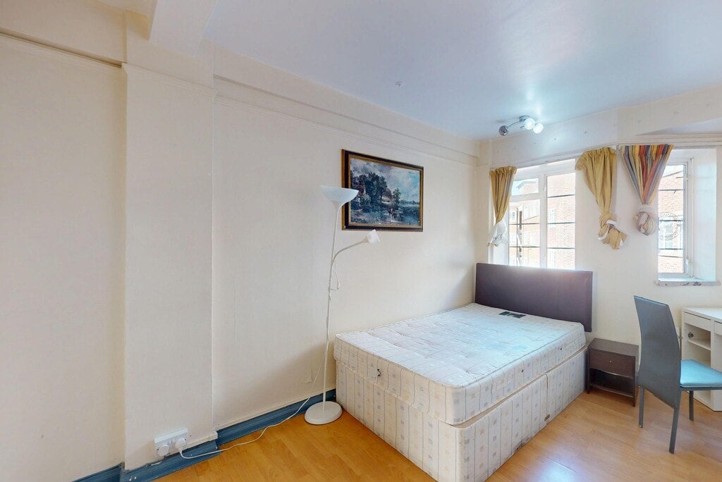 Flat Edith Villas in Greater London