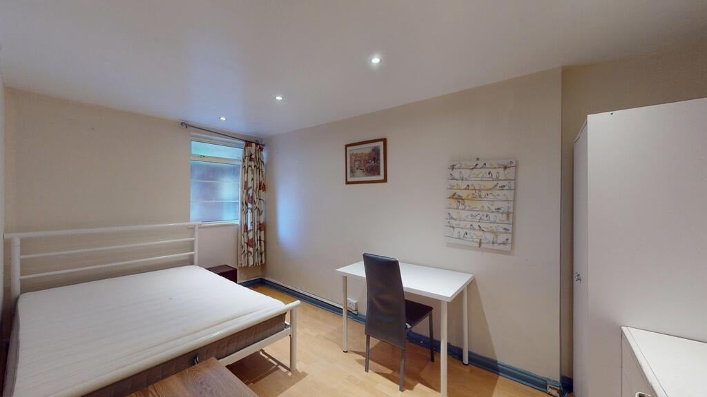 Flat Edith Villas in Greater London