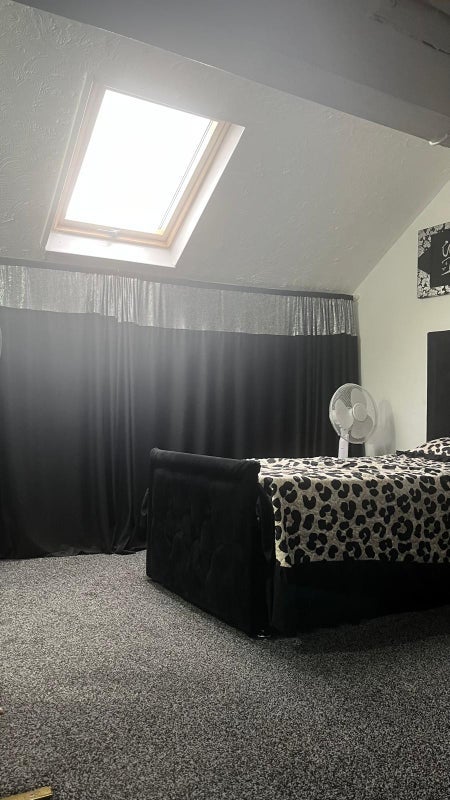 Room Campbell Road in Manchester