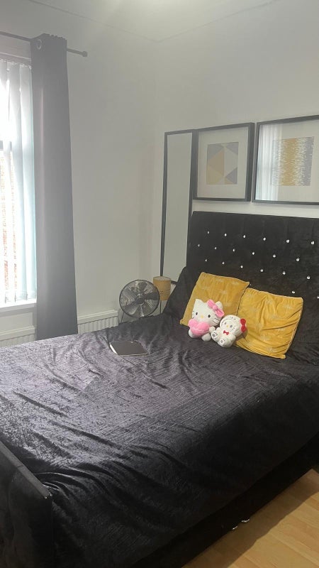 Room Campbell Road in Manchester