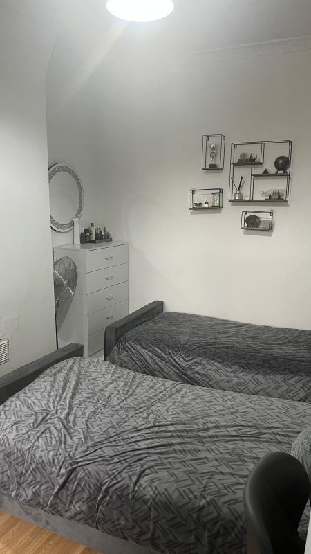 Room Campbell Road in Manchester