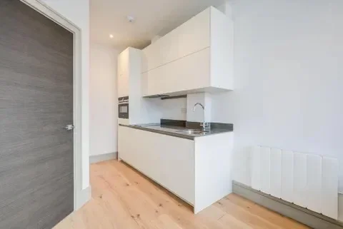 Flat Imperial Drive in Greater London