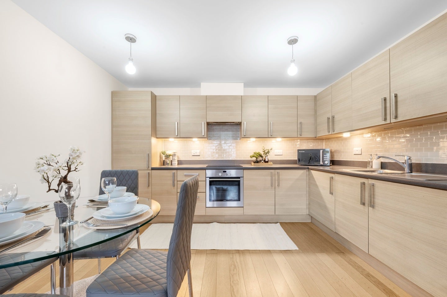 Flat Empire Way in Greater London