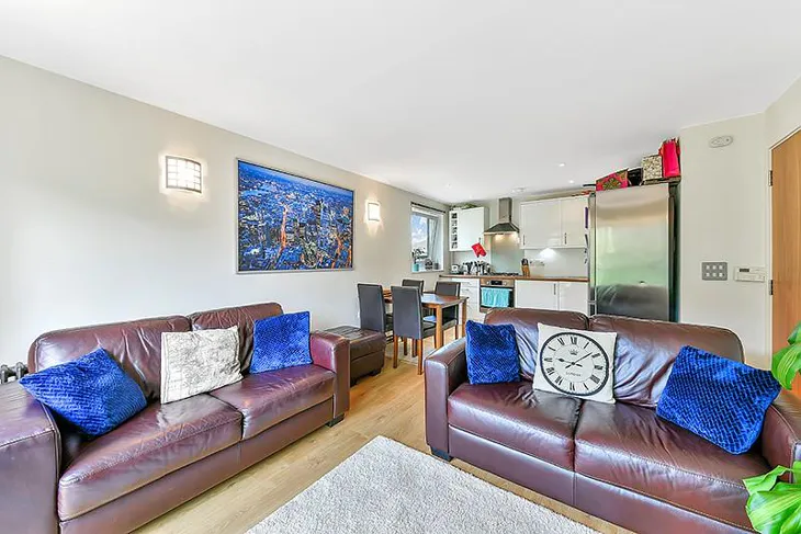 Flat Hopton Road in Greater London