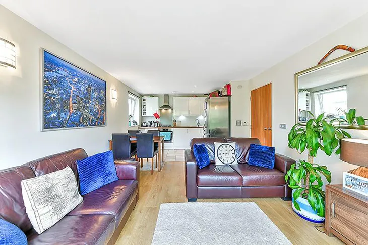 Flat Hopton Road in Greater London