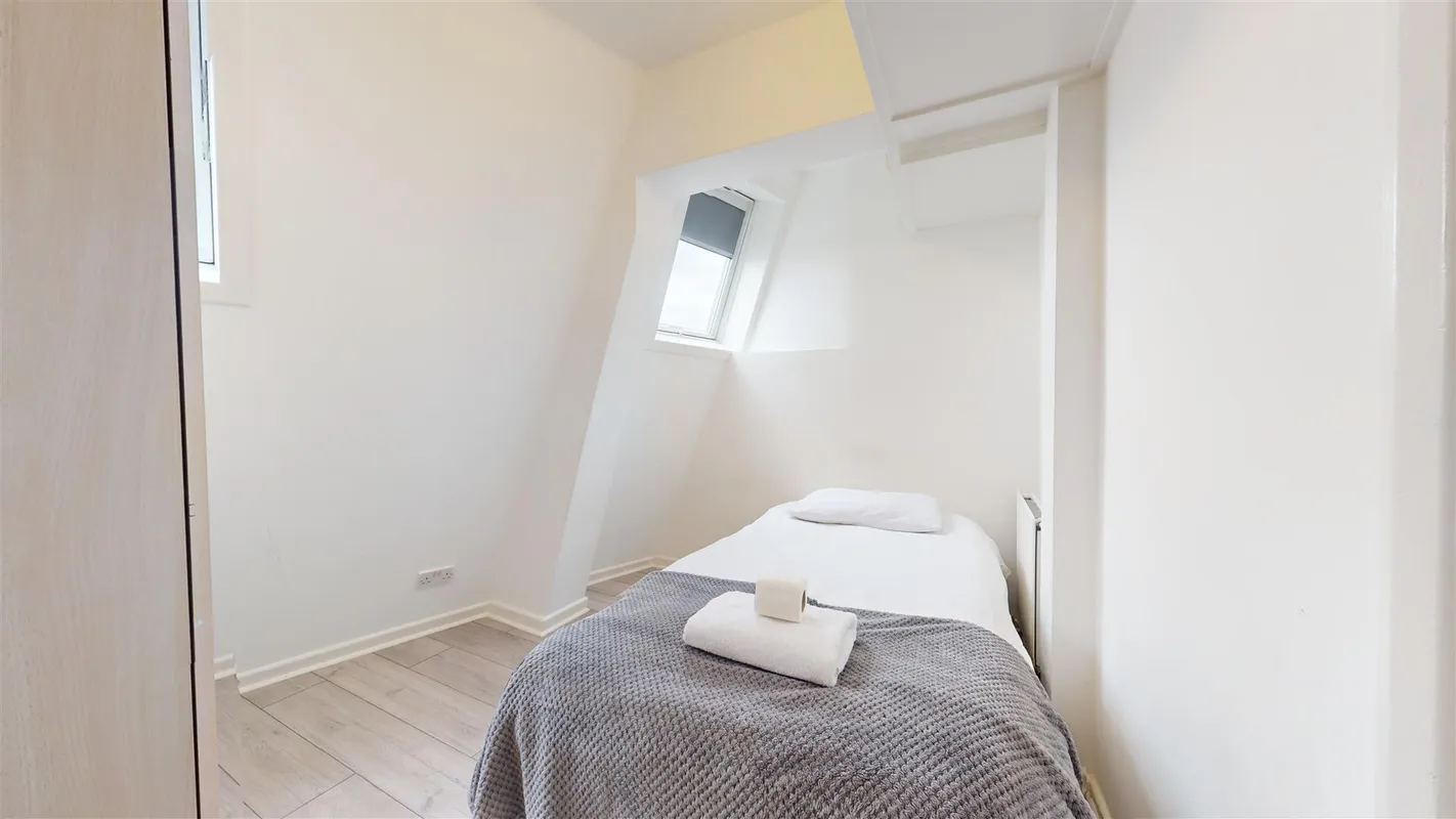Room Harrow Road in Greater London