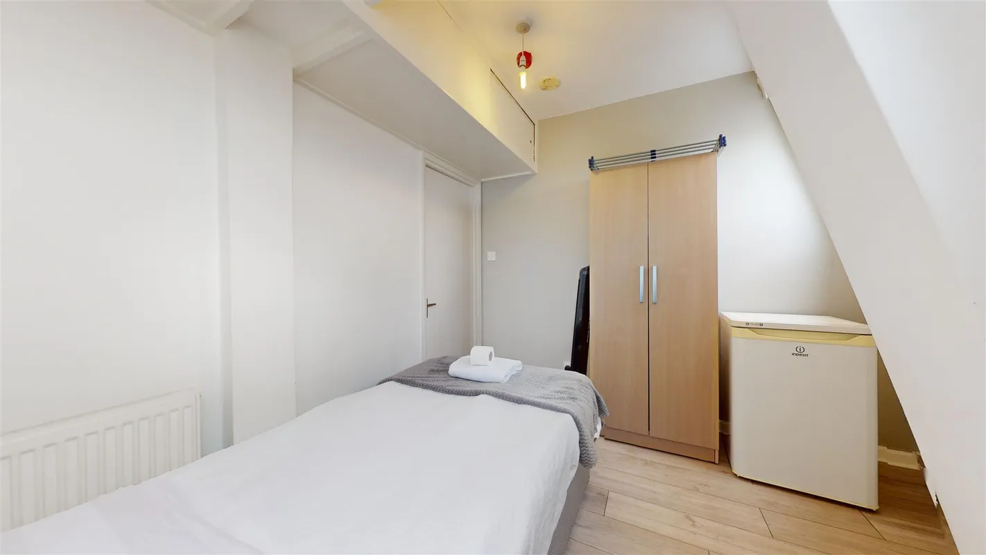 Room Harrow Road in Greater London