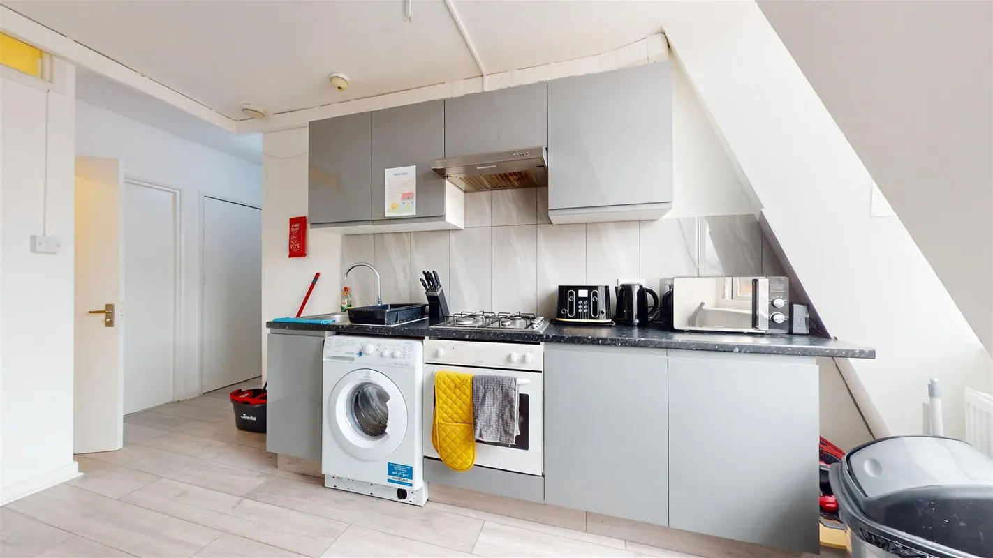 Room Harrow Road in Greater London
