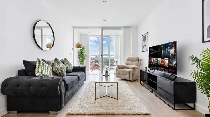 Flat Wyvil Road in Greater London
