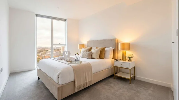 Flat Wyvil Road in Greater London