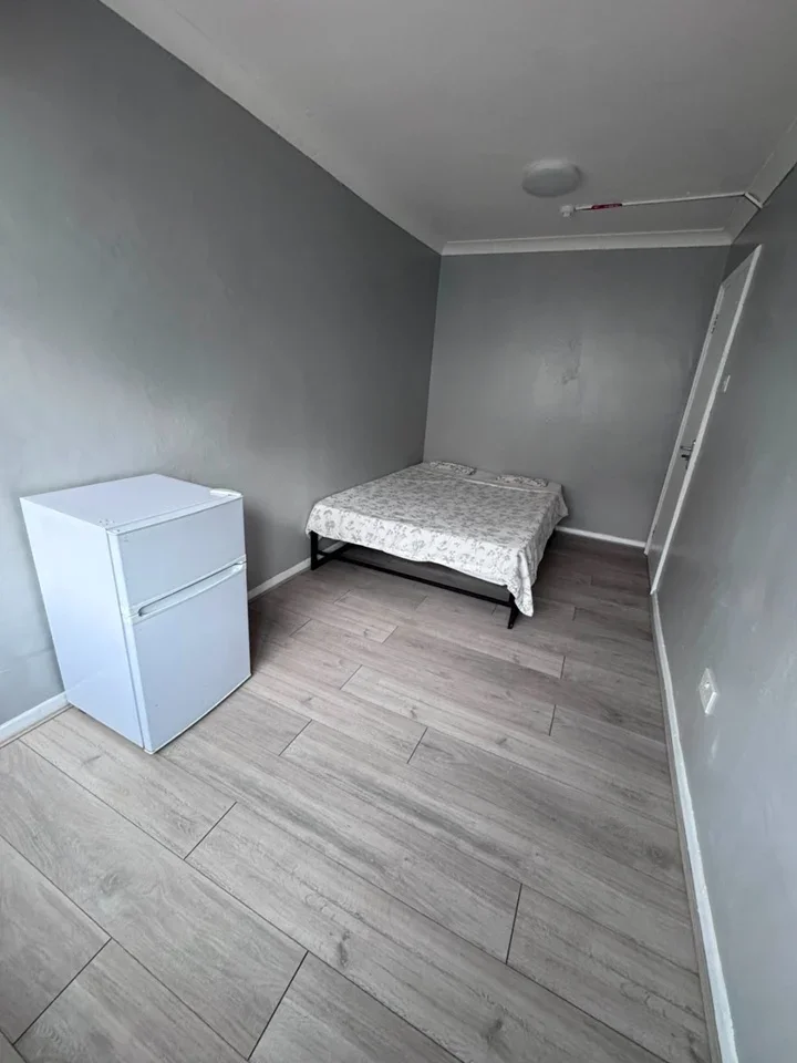 Room Atherton Road in Greater London