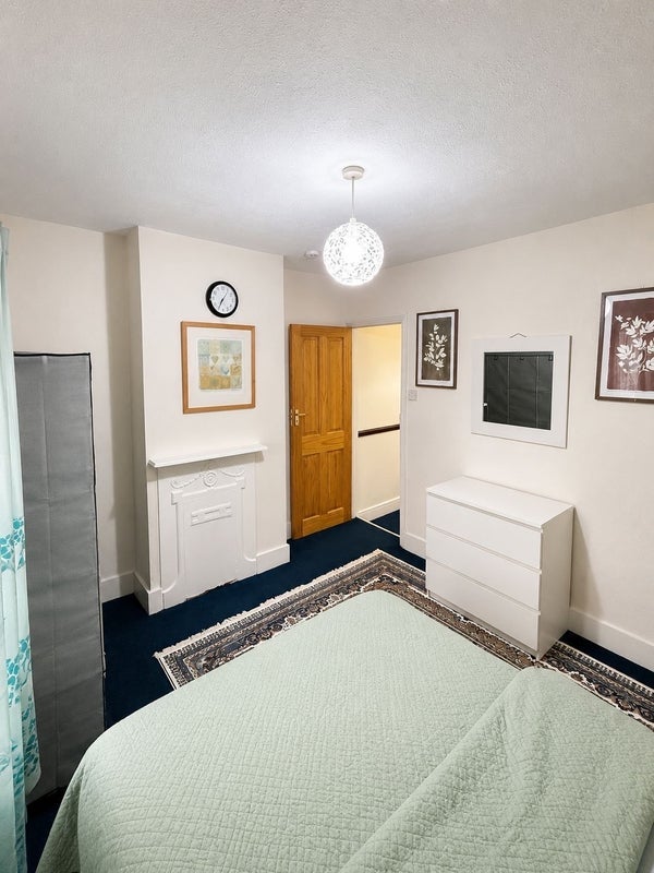 Room Uxbridge Road in Slough