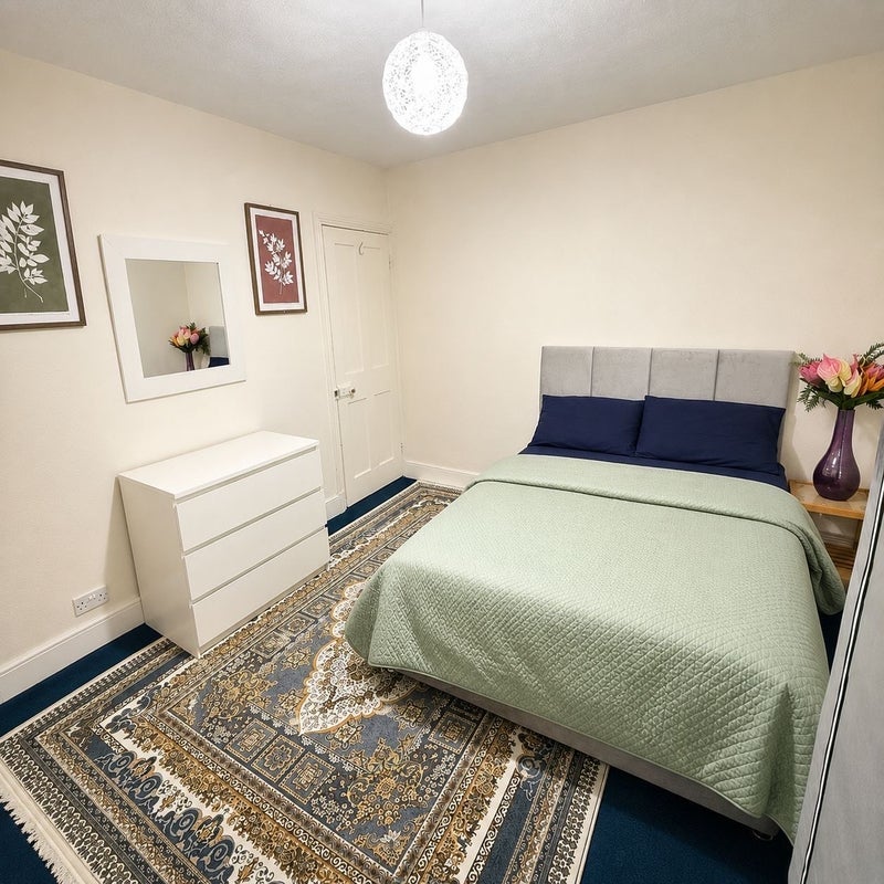 Room Uxbridge Road in Slough