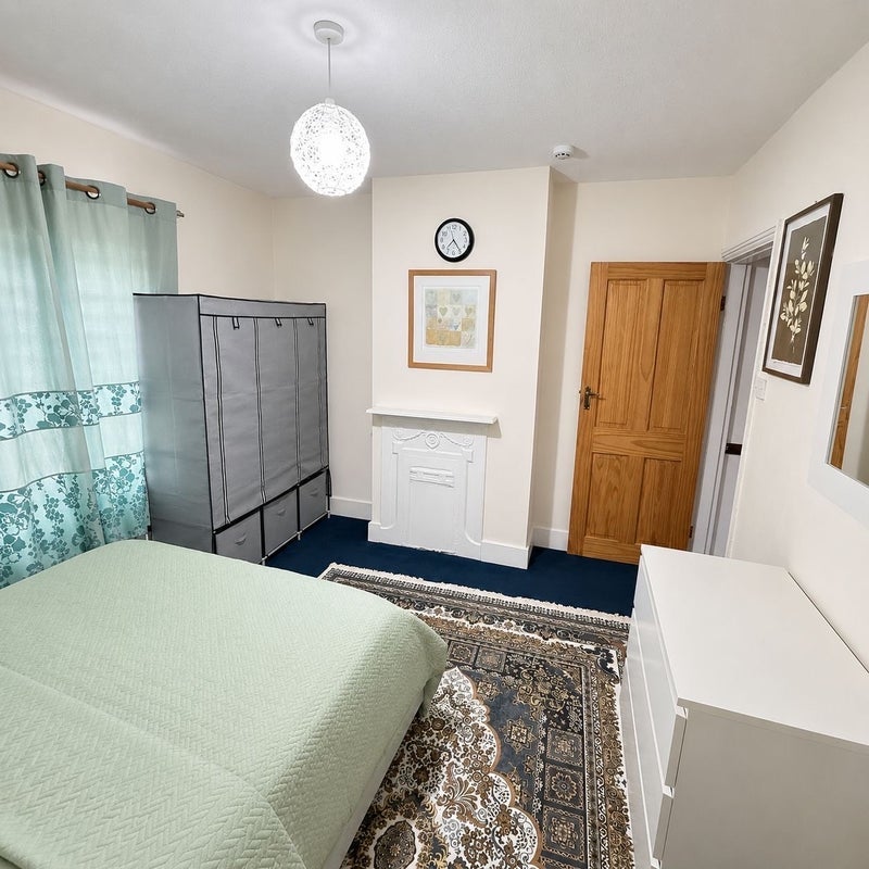 Room Uxbridge Road in Slough