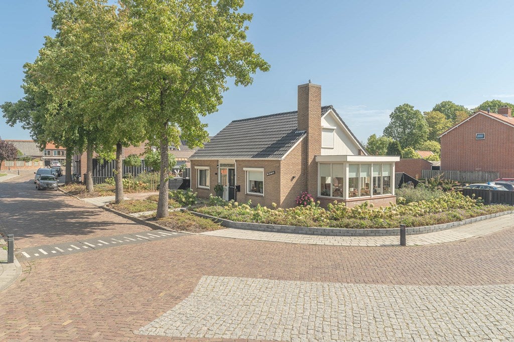 Huis Schotwal 16 in Kruiningen