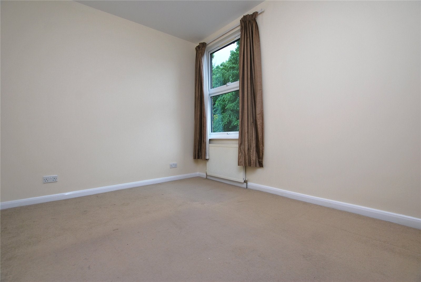 Flat Farnham Road in Guildford