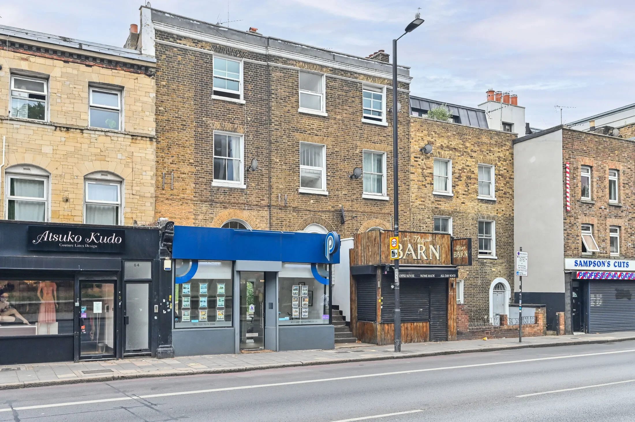 Flat Holloway Road in Greater London