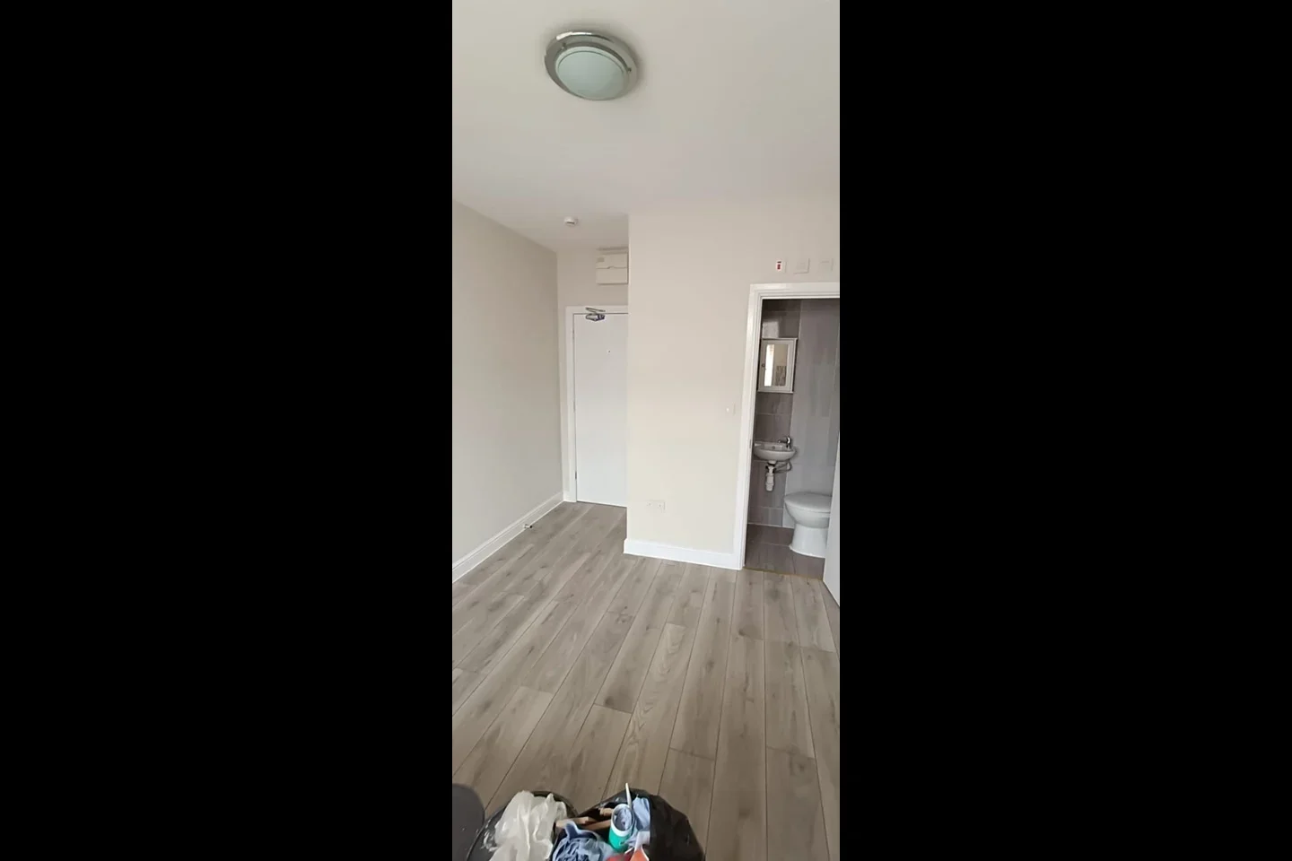 Flat Chelsworth Drive in Greater London