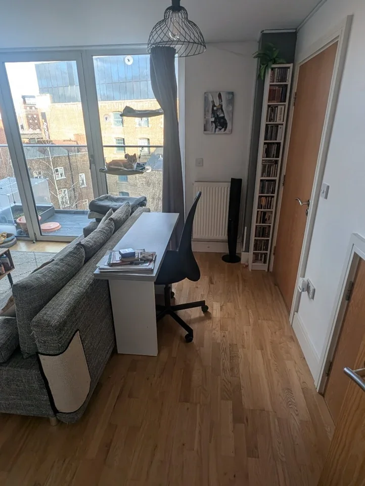 Flat Brookmill Road in Greater London
