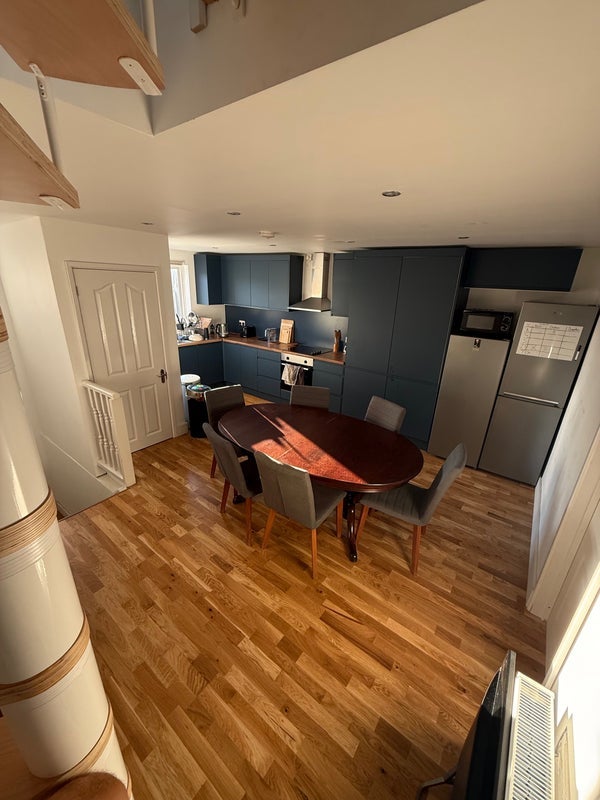 Room Battersea Park Road in Greater London