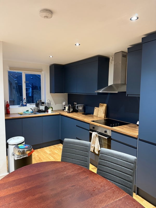 Room Battersea Park Road in Greater London