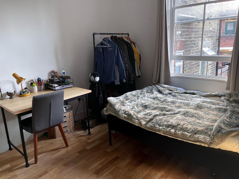 Room Battersea Park Road in Greater London