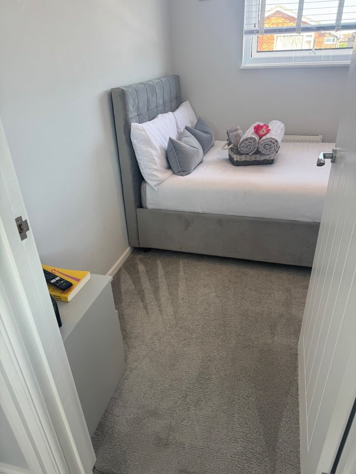 Room Frobisher Close in Eastbourne