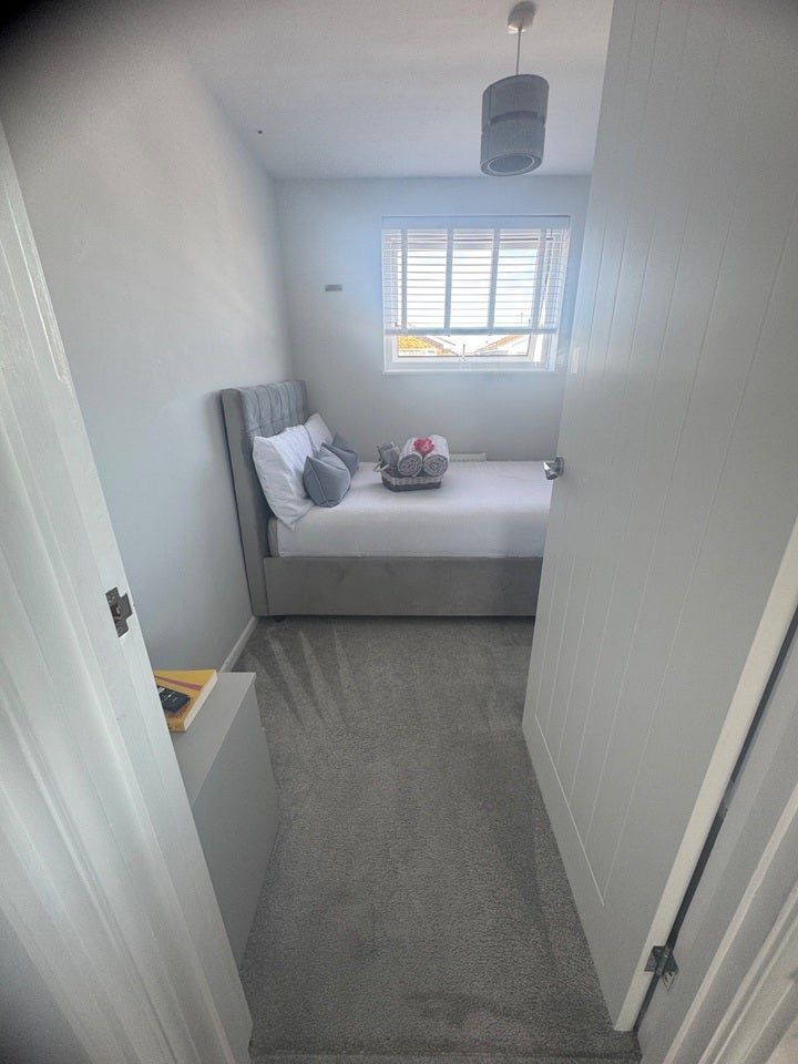 Room Frobisher Close in Eastbourne