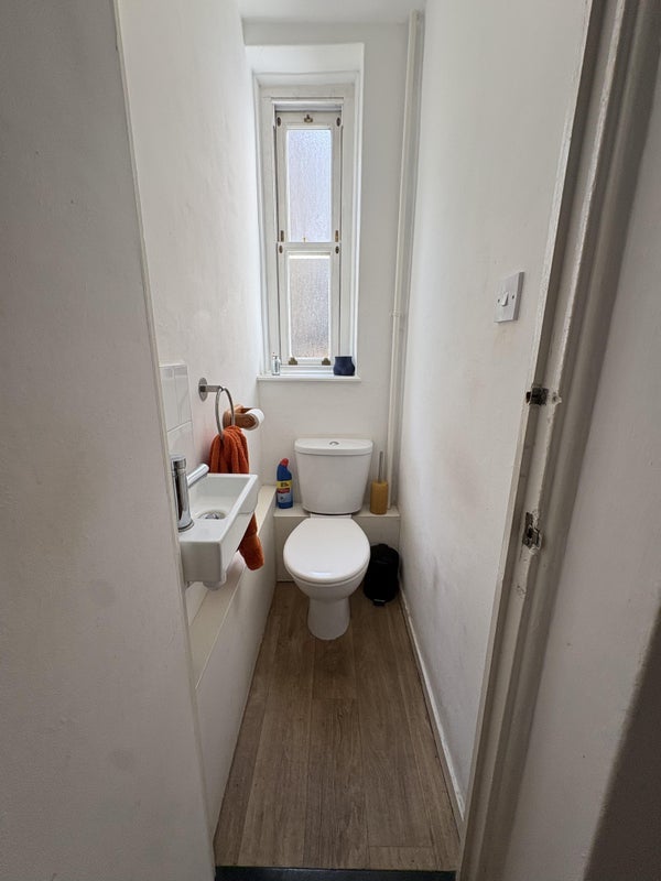 Flat College Lane in Greater London