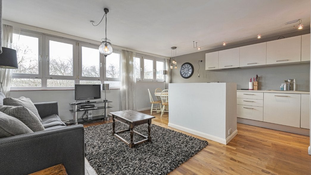 Flat Semley Place in City of Westminster