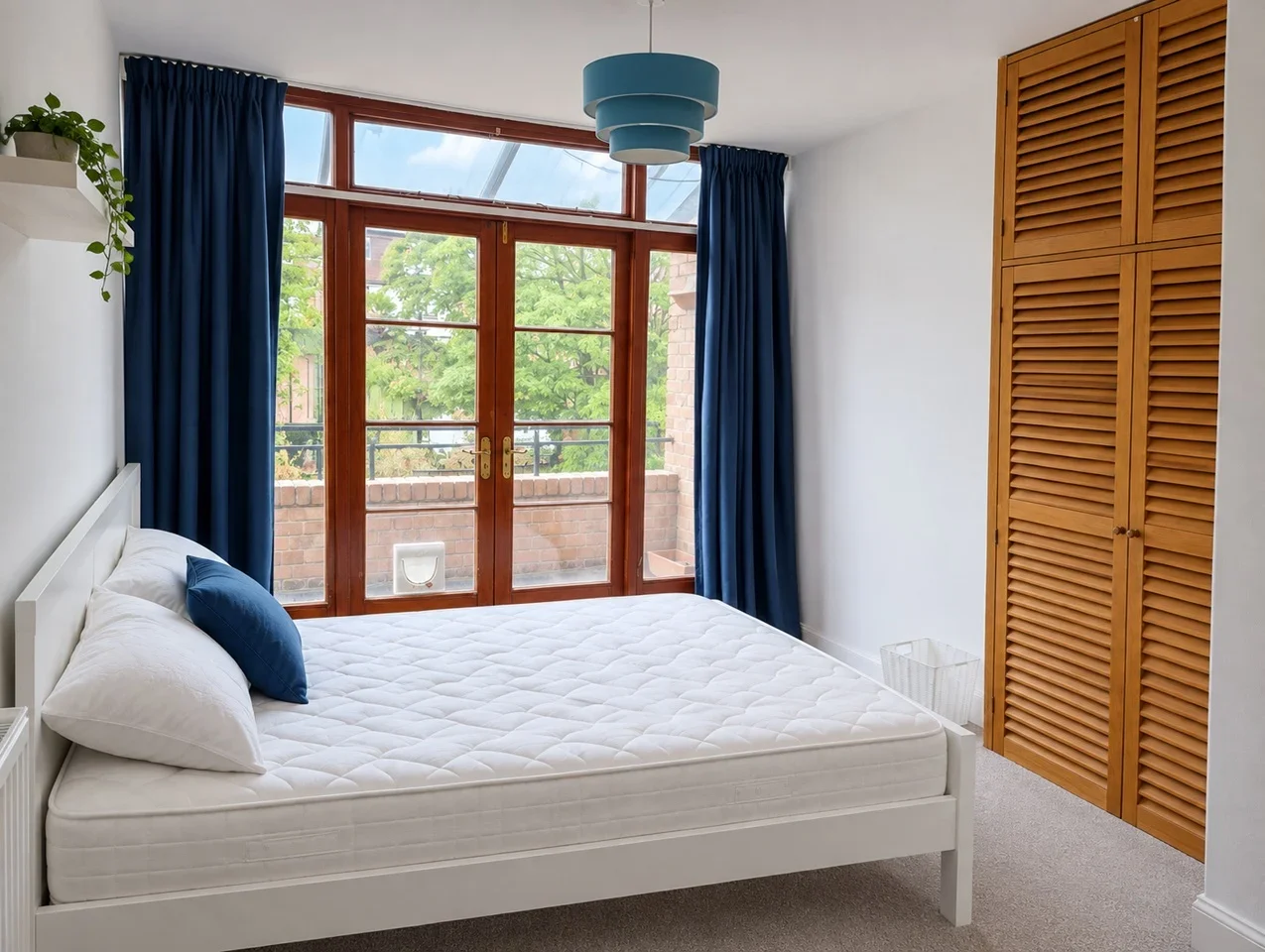 Flat Cecile Park in Greater London