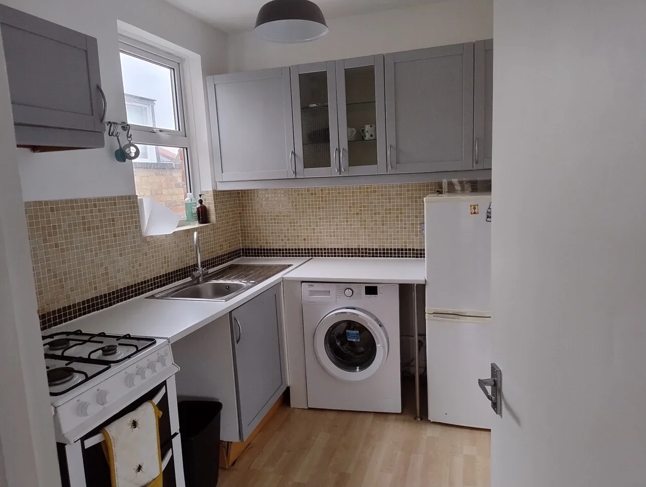 Flat Cecile Park in Greater London