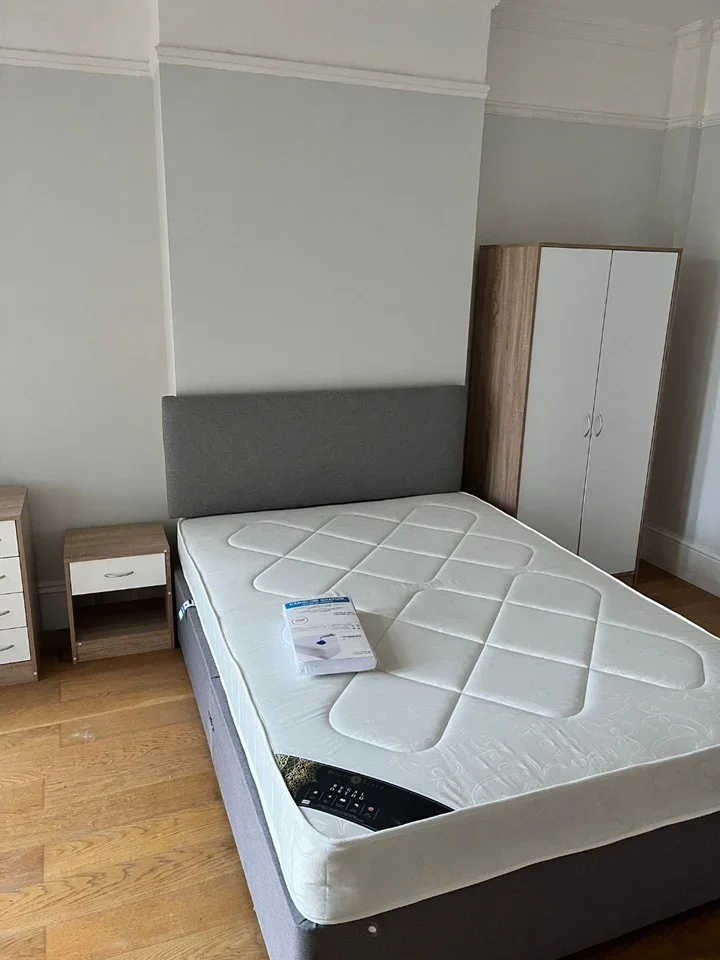 Room Camden Road in Greater London