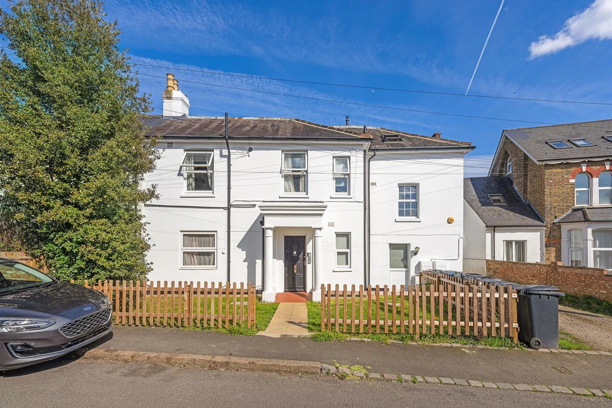 Flat Sunny Bank in Greater London