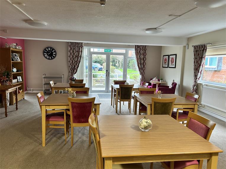 Flat Lindale Court in Shrewsbury